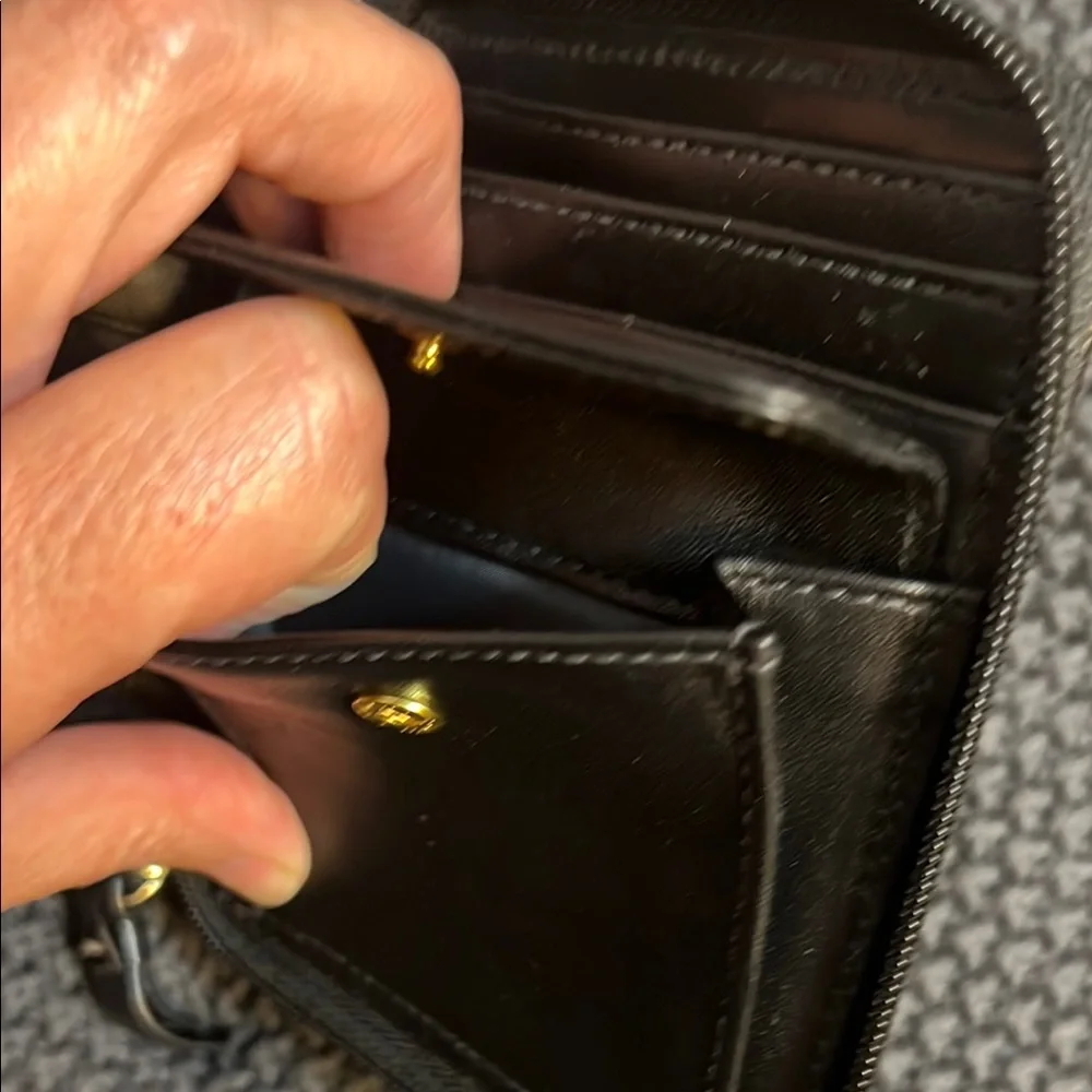 Coach Cream and Black Signature Wallet - Picture 5 of 6